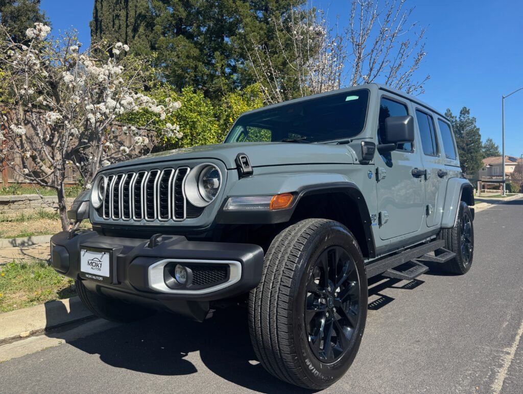 2025 Jeep Wrangler 4XE Sahara Sky Top