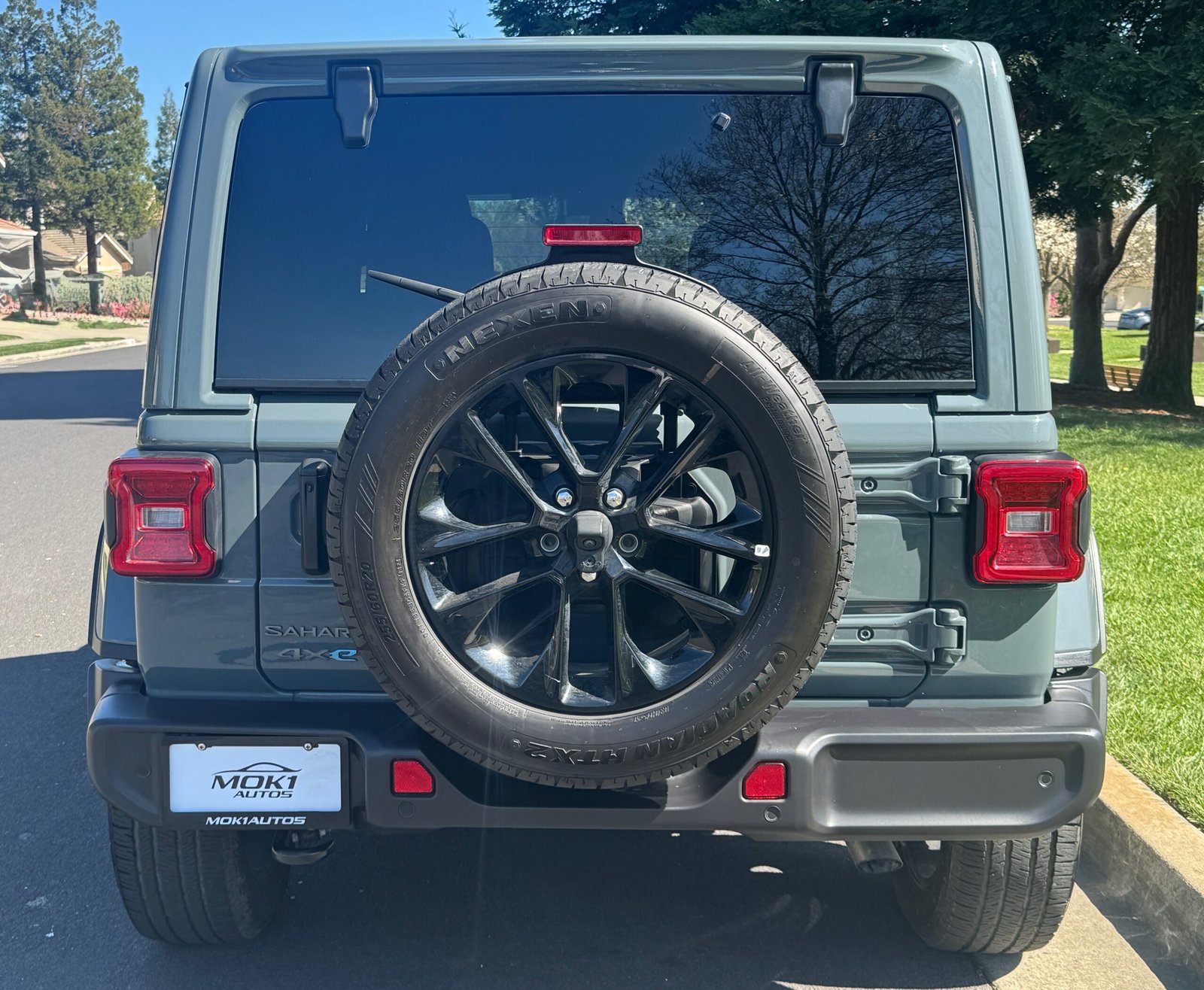 2025 Jeep Wrangler 4XE Sahara Sky Top