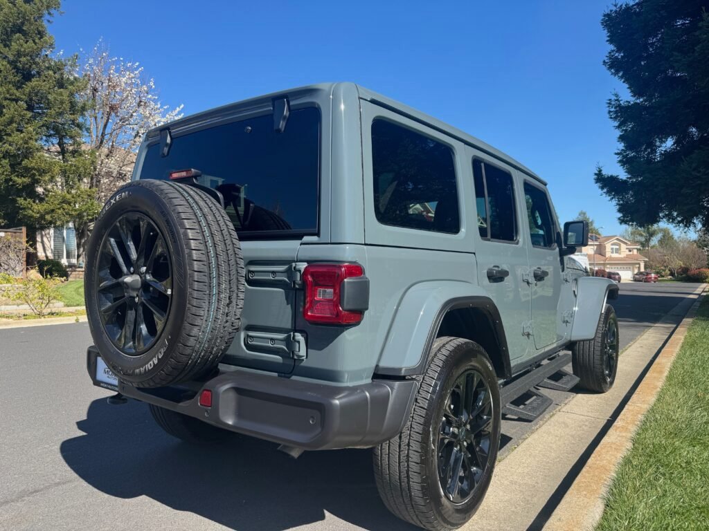 2025 Jeep Wrangler 4XE Sahara Sky Top