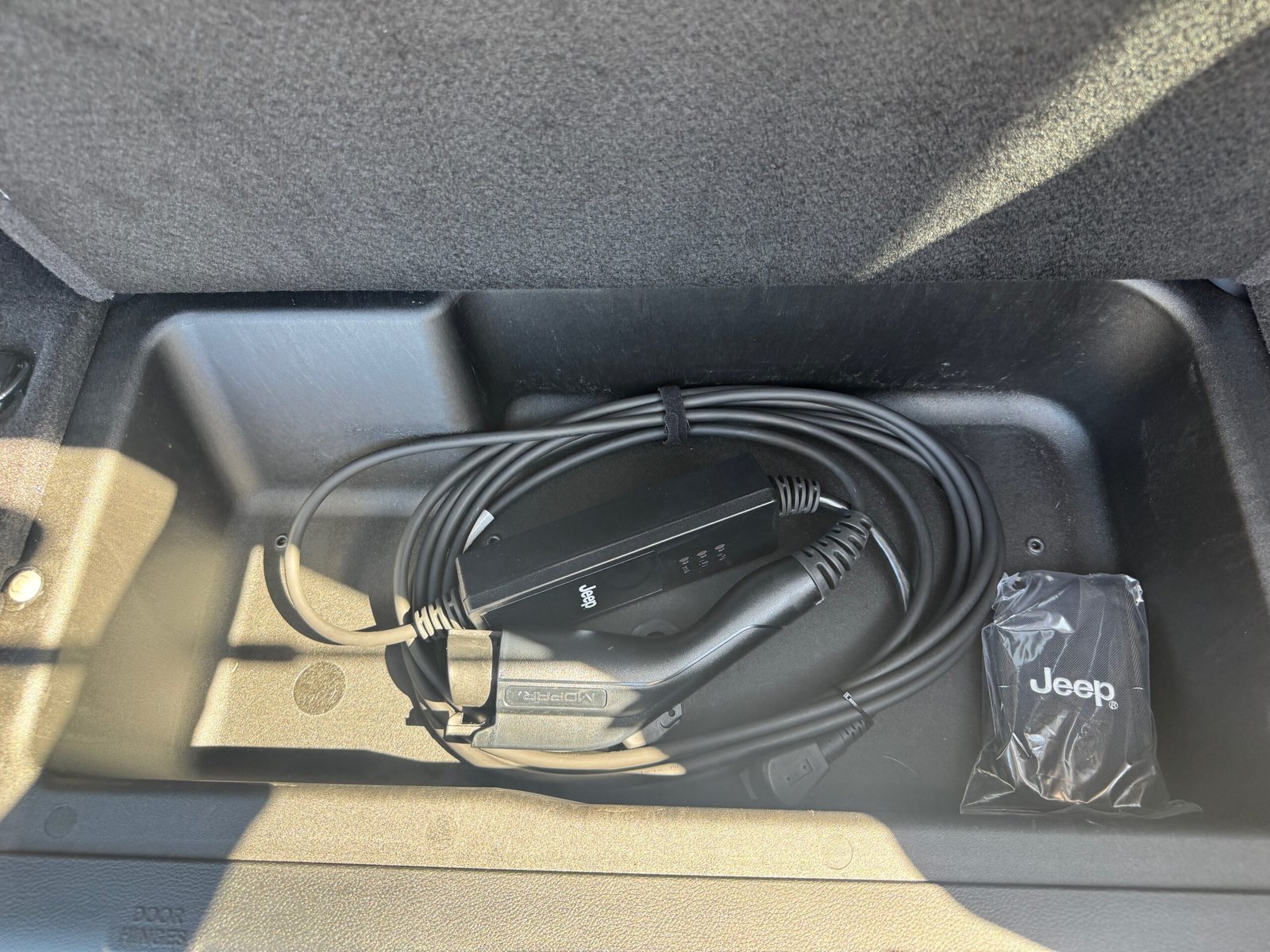 2025 Jeep Wrangler 4XE Sahara Sky Top