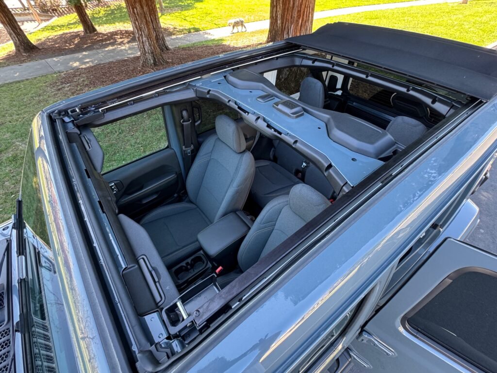 2025 Jeep Wrangler 4XE Sahara Sky Top