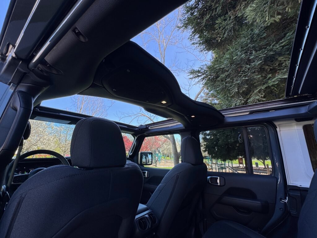 2025 Jeep Wrangler 4XE Sahara Sky Top