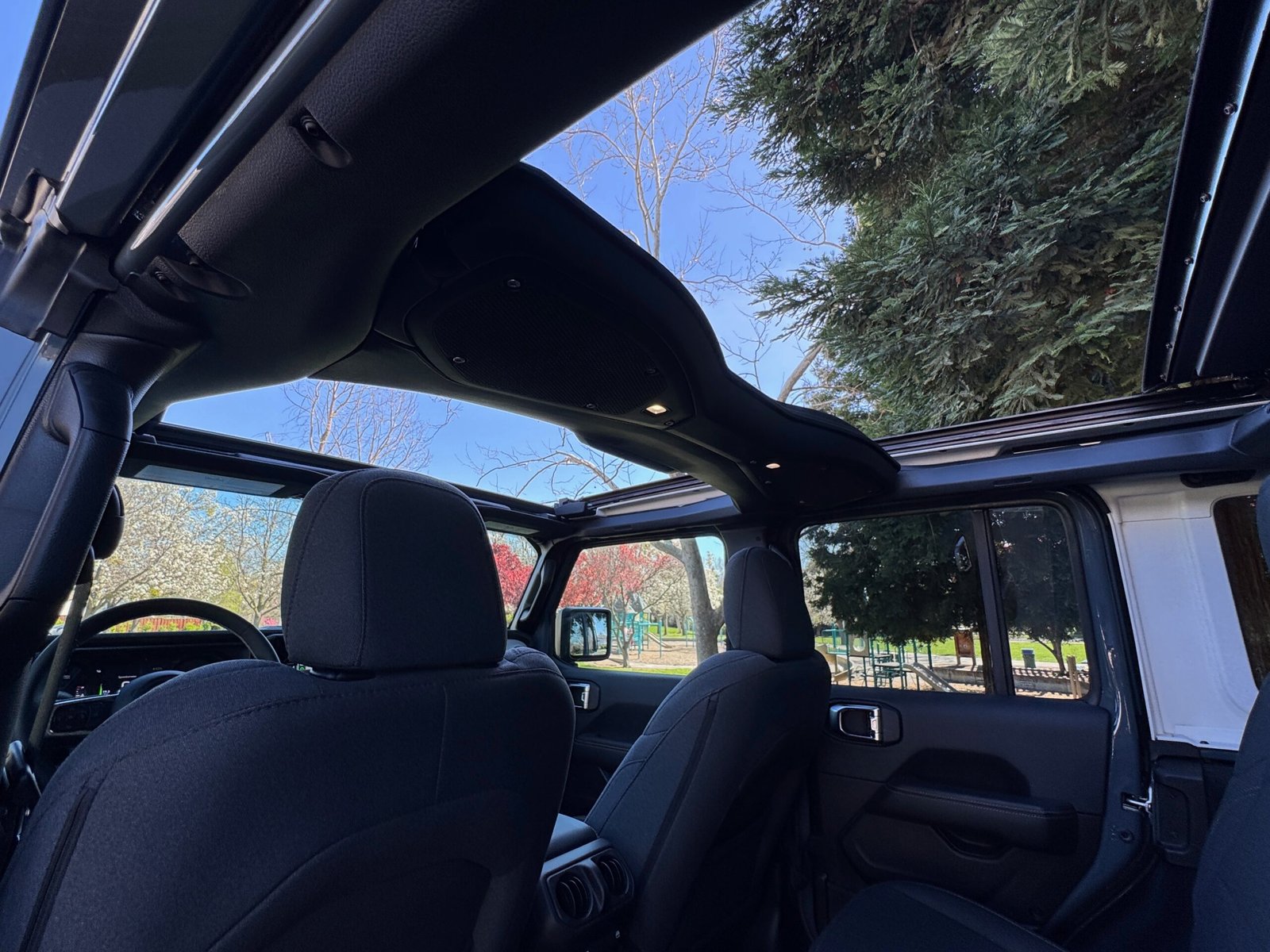 2025 Jeep Wrangler 4XE Sahara Sky Top