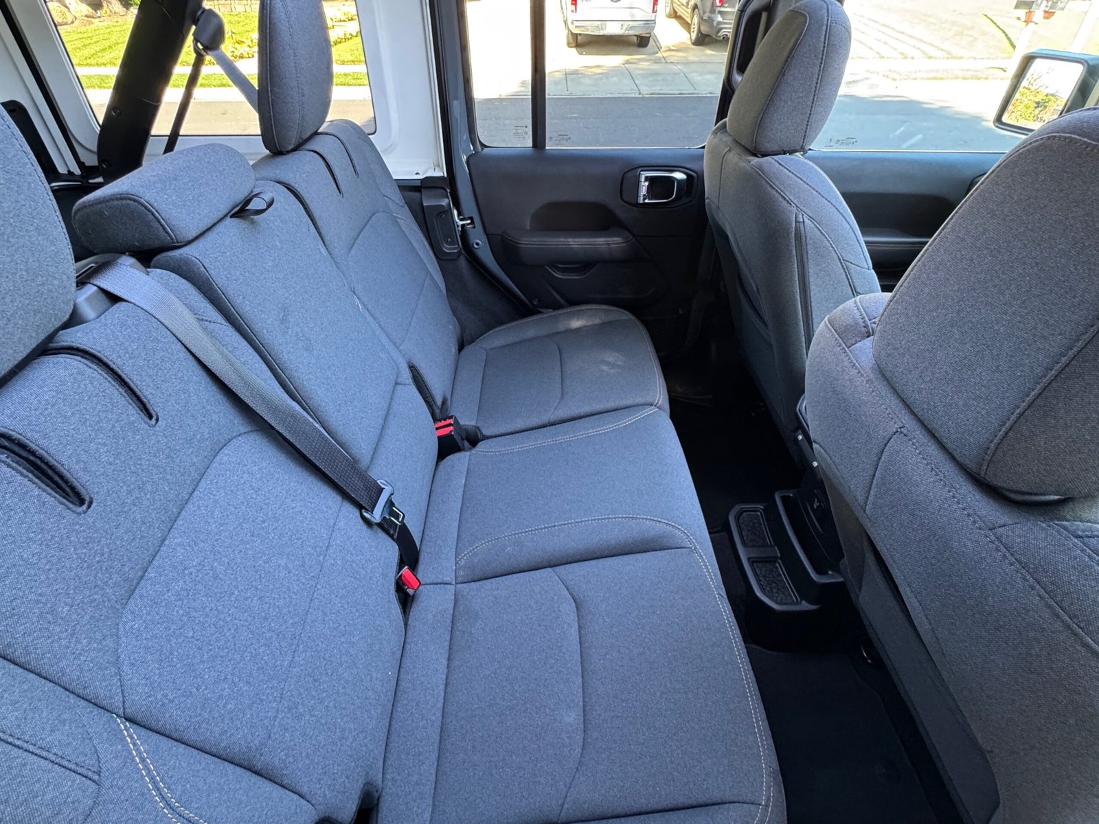 2025 Jeep Wrangler 4XE Sahara Sky Top