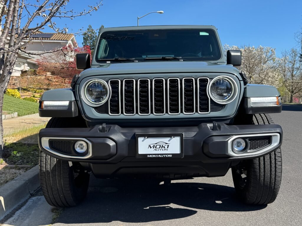 2025 Jeep Wrangler 4XE Sahara Sky Top